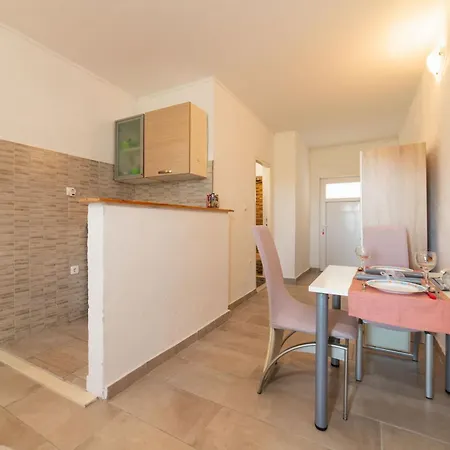 Tranquil And Stylish Kastel Novi Apartment *