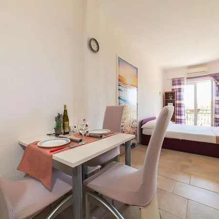 Tranquil And Stylish Kastel Novi Kastela